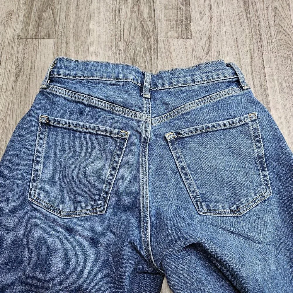 Old Navy High‎ Rise Sky-Hi Straight Jeans Womens 6 Medium Wash Distressed Denim